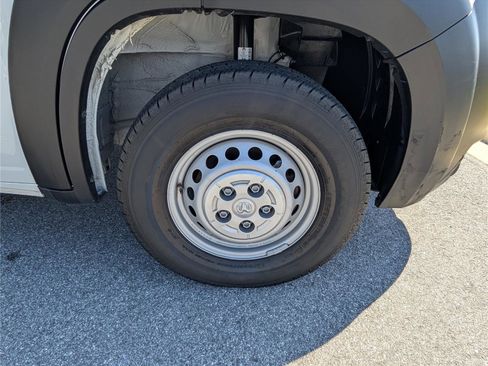 Used 2024 RAM ProMaster 2500 w/ Premium Convenience Group image 9