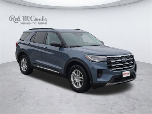 Used 2025 Ford Explorer Active RWD image 10