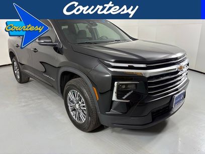 Used 2025 Chevrolet Traverse LT