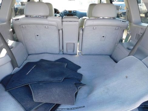 Used 2012 Toyota Highlander SE w/ Tow Pkg image 29