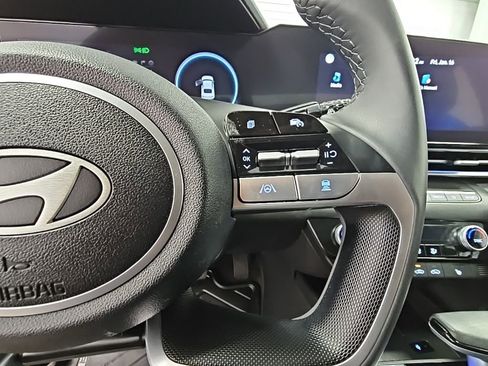 Used 2024 Hyundai Elantra SEL w/ Convenience Package image 28