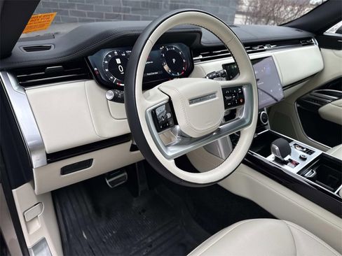 Used 2023 Land Rover Range Rover SE image 20