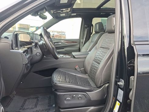 Used 2023 Cadillac Escalade ESV Sport Platinum w/ LPO, ONYX Package image 16