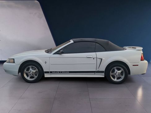 Used 2002 Ford Mustang Convertible RWD image 26