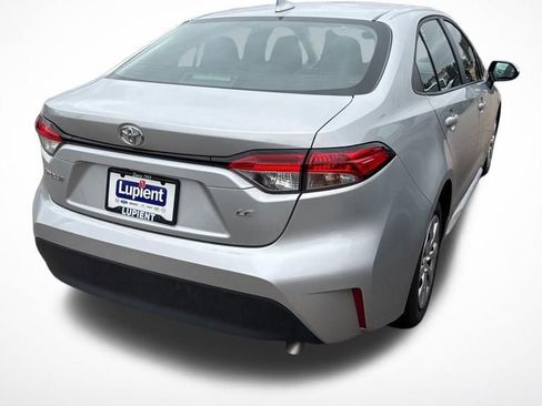 Used 2025 Toyota Corolla LE image 5
