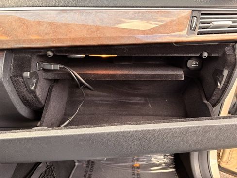 Used 2010 Mercedes-Benz E 350 Sedan image 18