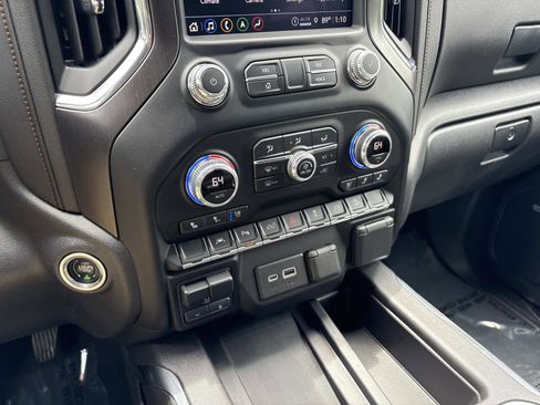 Certified 2022 GMC Sierra 1500 AT4 w/ AT4 Premium Package AWD/4WD image 27