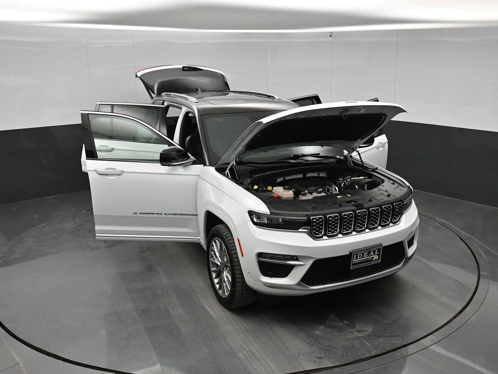 Used 2022 Jeep Grand Cherokee Summit w/ Advanced Protech Group IV AWD/4WD image 41