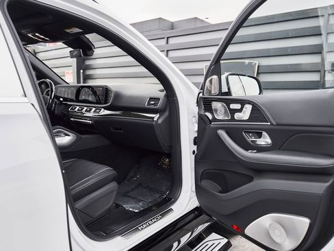 Used 2026 Mercedes-Benz Maybach GLS 600 4MATIC image 19