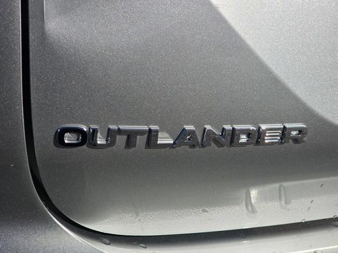 Used 2022 Mitsubishi Outlander SE AWD/4WD image 16
