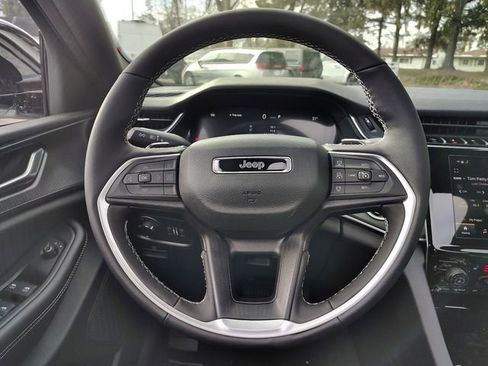 New 2025 Jeep Grand Cherokee L Altitude image 17