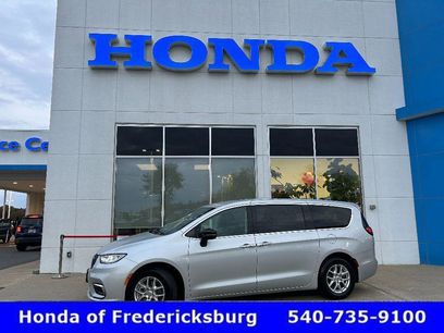 Used 2024 Chrysler Pacifica Touring-L