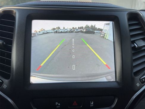 Used 2021 Jeep Cherokee Trailhawk w/ Trailer Tow Group image 17