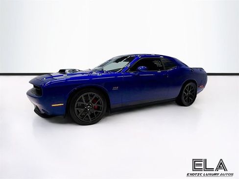 Used 2018 Dodge Challenger R/T RWD image 39