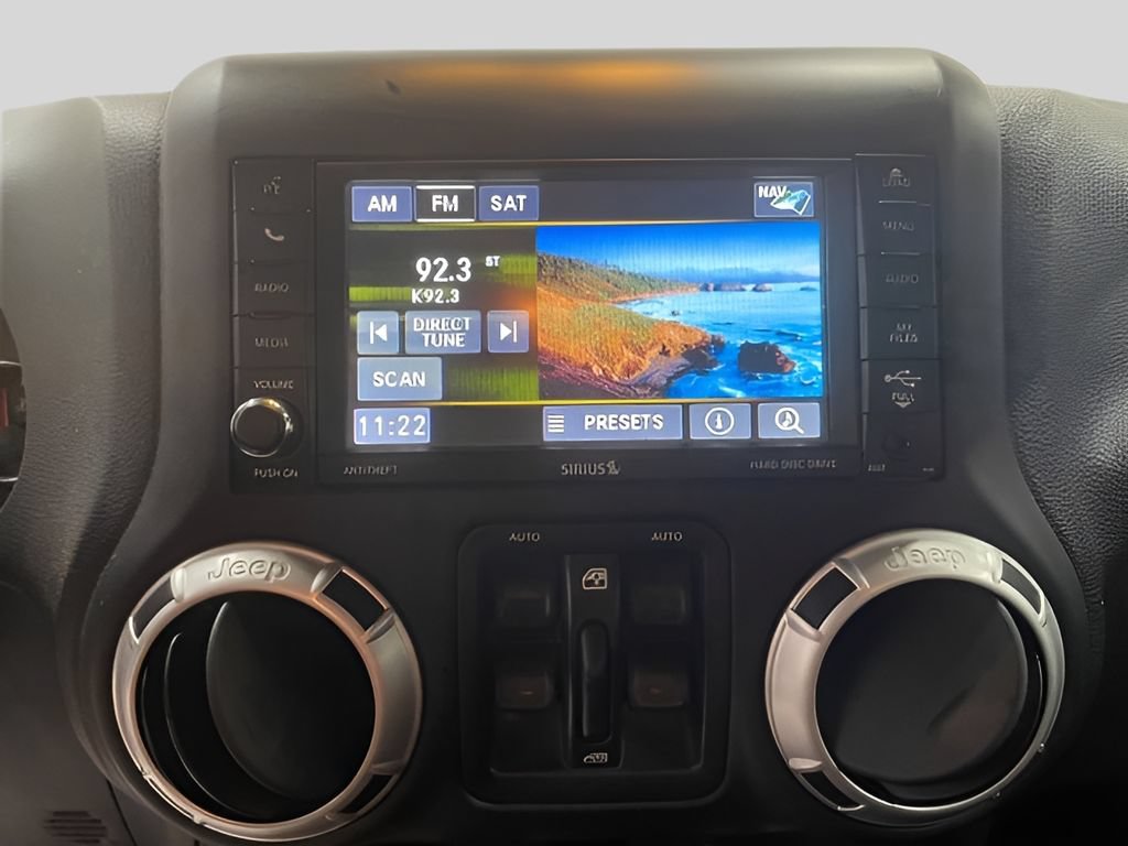Used 2016 Jeep Wrangler Unlimited Sahara w/ Connectivity Group AWD/4WD image 13