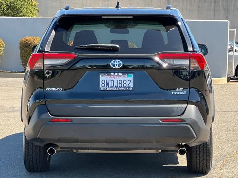 Used 2021 Toyota RAV4 LE AWD/4WD image 8