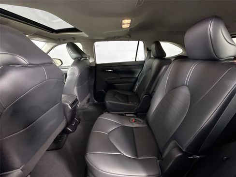 Certified 2023 Toyota Highlander XLE image 33