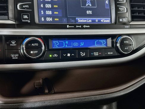 Used 2017 Toyota Highlander Limited AWD/4WD image 15
