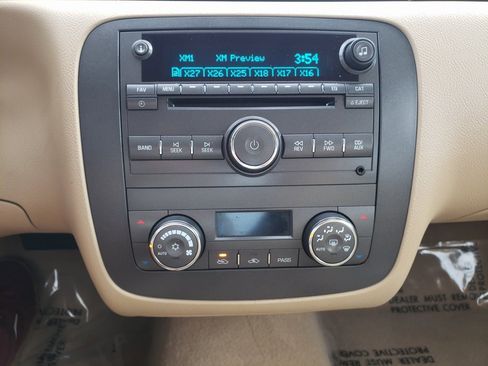 Used 2011 Buick Lucerne CXL image 16