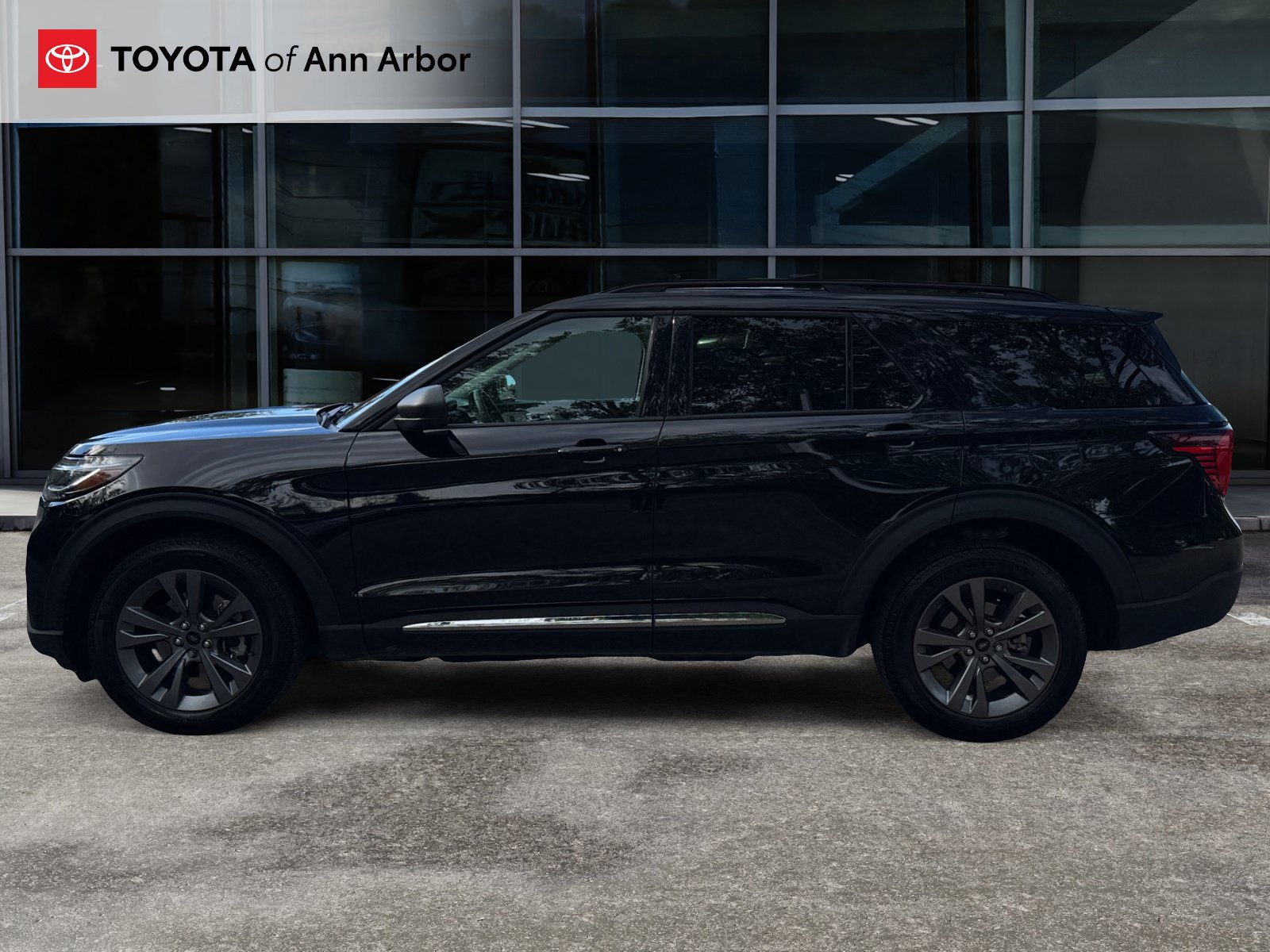Used 2025 Ford Explorer Active w/ Active Comfort Package AWD/4WD image 9