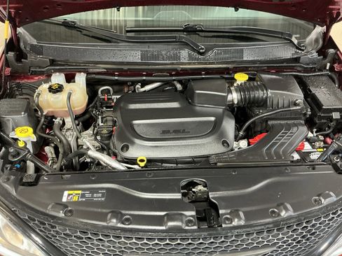 Used 2020 Chrysler Pacifica Touring-L image 17