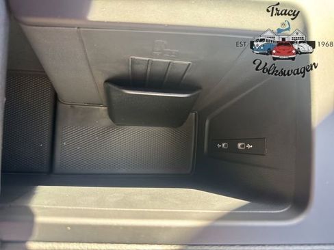 New 2025 Volkswagen Tiguan SE image 14