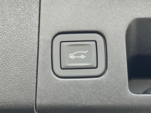 New 2026 Cadillac XT5 Luxury image 12