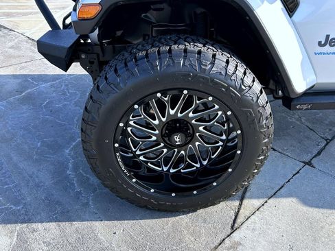 Used 2023 Jeep Wrangler Unlimited Rubicon 4xe w/ Cold Weather Group AWD/4WD image 22
