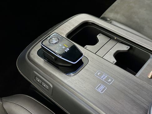 Used 2024 Nissan Ariya AWD image 25