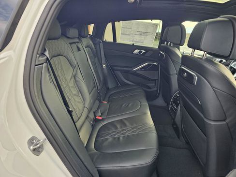 New 2026 BMW X6 xDrive40i w/ Executive Package image 14