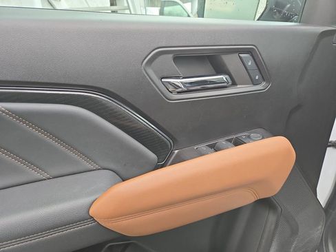 Used 2024 GMC Canyon AT4 w/ Technology Package image 5