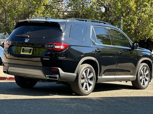 Used 2024 Honda Pilot Touring image 8