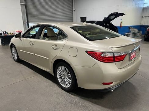Used 2014 Lexus ES 350 w/ Luxury Package FWD image 5
