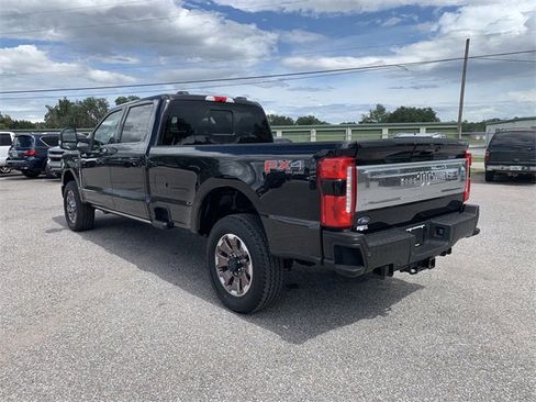 Used 2025 Ford F350 King Ranch w/ FX4 Off-Road Package image 6