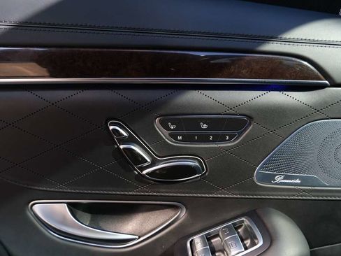 Used 2018 Mercedes-Benz S 560 4MATIC Sedan w/ Premium Package image 24