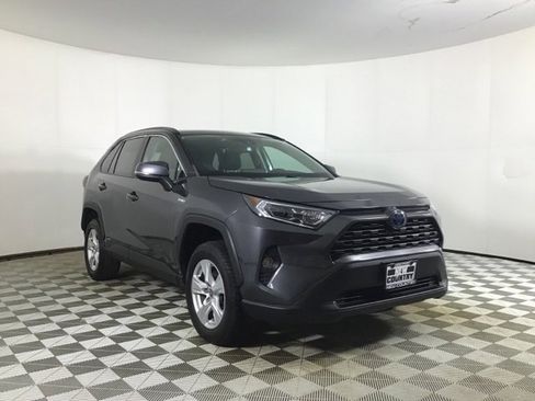 Used 2021 Toyota RAV4 XLE image 1
