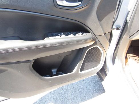Used 2018 Jeep Compass Latitude w/ Popular Equipment Group FWD image 31