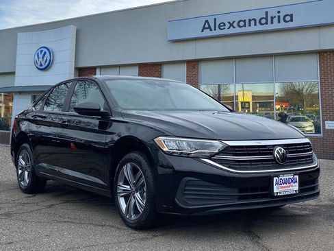 Certified 2024 Volkswagen Jetta SE image 1