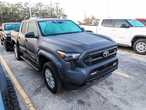 Used 2025 Toyota Tacoma SR5 w/ SR5 Upgrade Package image 6