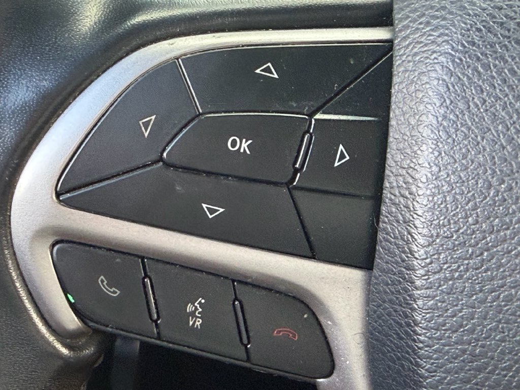 Used 2019 Jeep Grand Cherokee Laredo RWD image 28