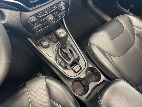 Used 2022 Jeep Cherokee Limited AWD/4WD image 25