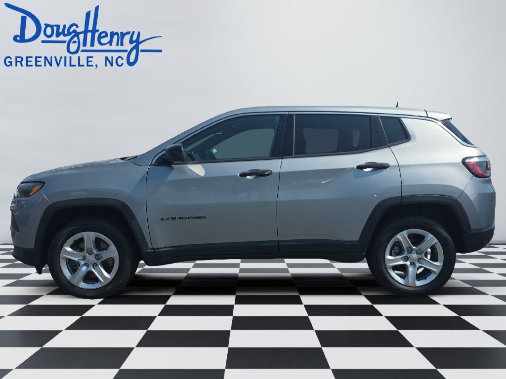 Used 2023 Jeep Compass Sport AWD/4WD image 2