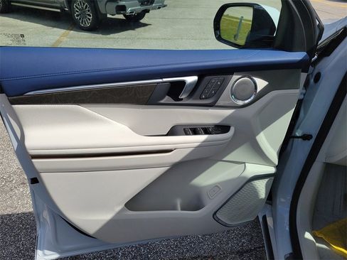 New 2026 Buick Enclave Avenir w/ Super Cruise Package image 8