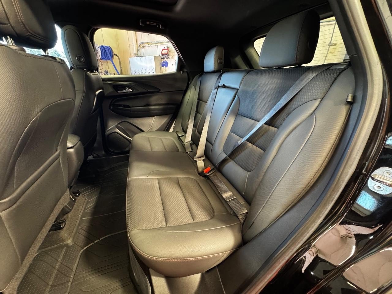 Used 2021 Chevrolet TrailBlazer RS w/ Sun and Liftgate Package FWD image 13