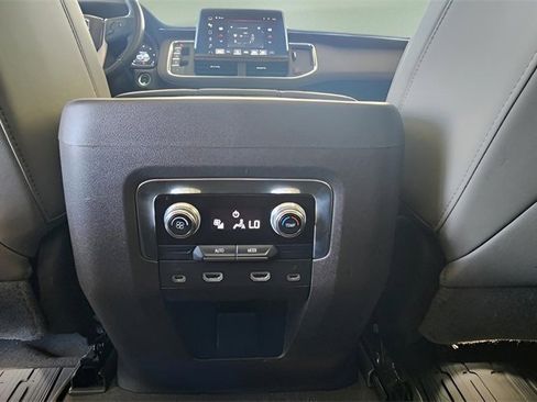 Used 2023 GMC Yukon SLT image 17