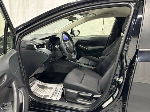 Used 2025 Toyota Corolla LE image 10