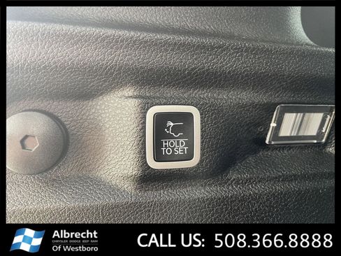 Used 2024 Jeep Grand Cherokee L Limited image 17