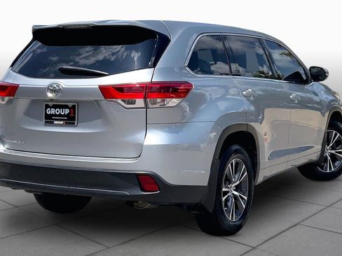 Used 2017 Toyota Highlander LE FWD image 13