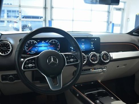 Used 2022 Mercedes-Benz GLB 250 4MATIC image 25