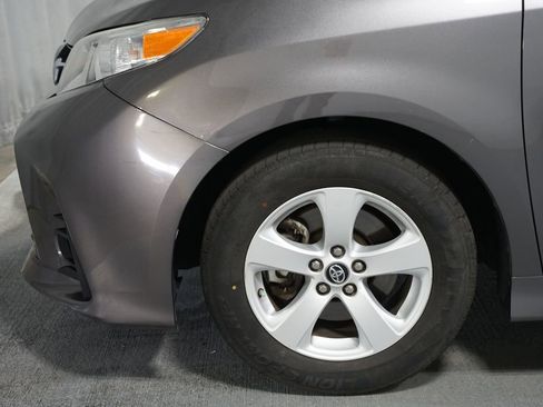Used 2020 Toyota Sienna LE FWD image 5